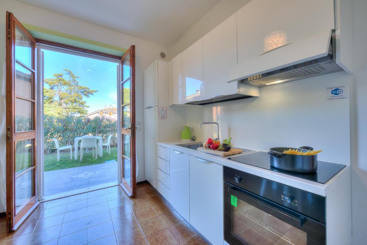 Villa Fiorita Apartments - Happy Rentals Sirmione Exteriér fotografie